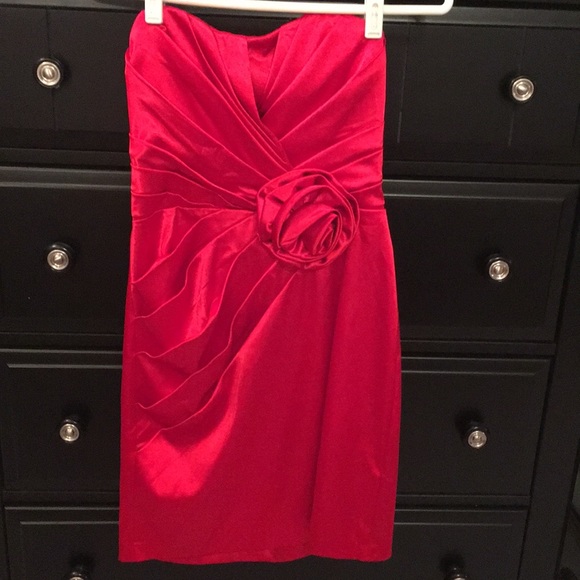 Special occasion dress - beautiful red! - Picture 2 of 4